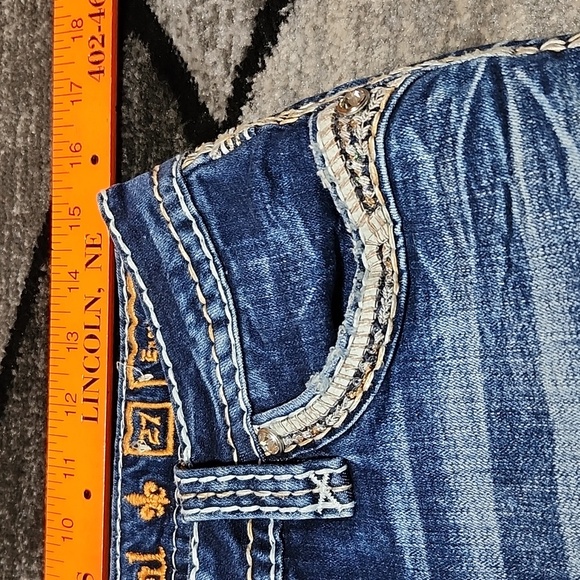 ROCK REVIVAL DELLAH EASY EMBROIDERED RHINESTONES SEQUINS FAUX-FLAP DENIM SHORTS - Picture 6 of 16